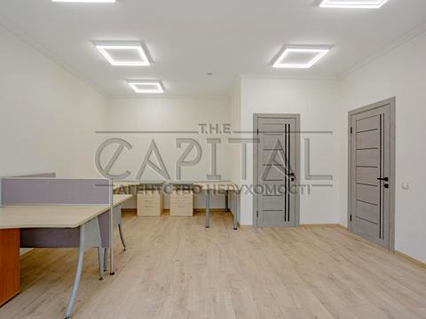 комерційна за адресою Саксаганського вул., 42