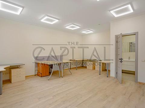 комерційна за адресою Саксаганського вул., 42