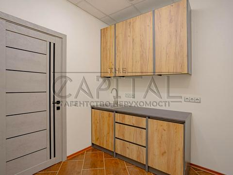 комерційна за адресою Саксаганського вул., 42