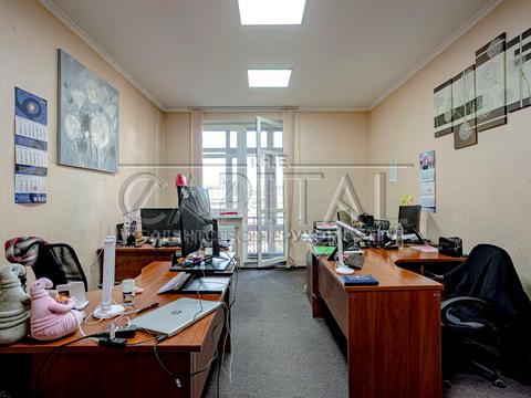 комерційна за адресою Євгена Коновальця вул. (Щорса), 32-Б