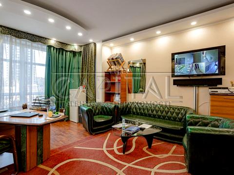 комерційна за адресою Євгена Коновальця вул. (Щорса), 32-Б