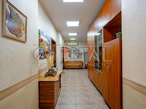 комерційна за адресою Євгена Коновальця вул. (Щорса), 32-Б