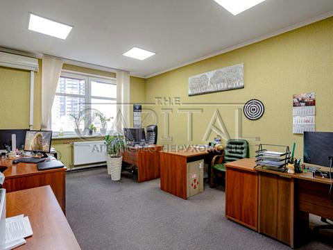 комерційна за адресою Євгена Коновальця вул. (Щорса), 32-Б