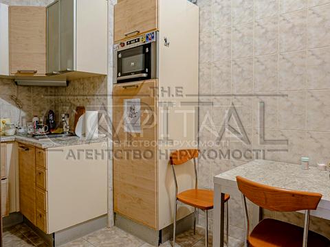 комерційна за адресою Євгена Коновальця вул. (Щорса), 32-Б