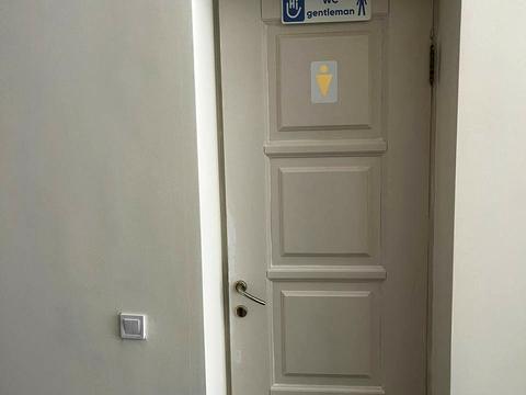 комерційна за адресою Володимира Моссаковського вул. (Клари Цеткін), 1-А