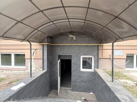 комерційна за адресою Метрологічна вул., 2