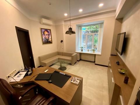 комерційна за адресою Предславинська вул., 30