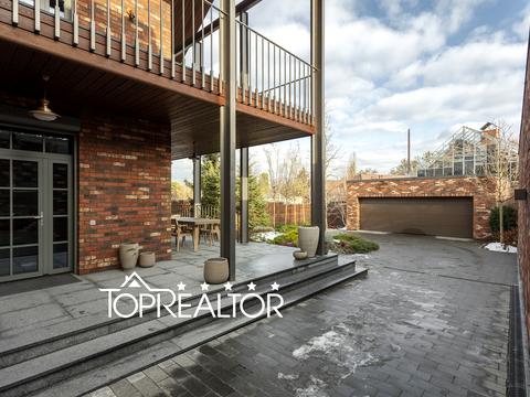 дом по адресу Юрия Шевелёва ул. (Красного Летчика)