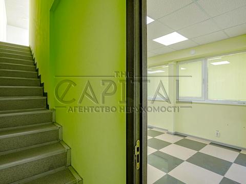 комерційна за адресою Лариси Руденко вул., 6-А