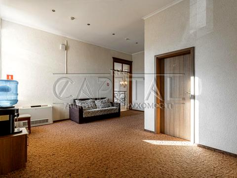 комерційна за адресою Берестейське шосе (Брест-Литовське), 8а