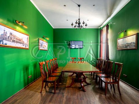 комерційна за адресою Берестейське шосе (Брест-Литовське), 8а