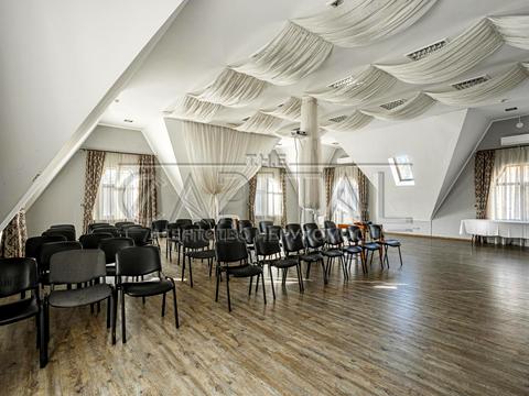 комерційна за адресою Берестейське шосе (Брест-Литовське), 8а