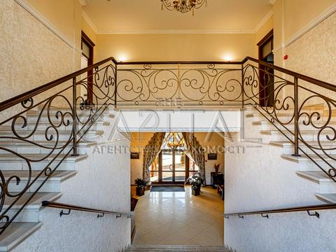 комерційна за адресою Берестейське шосе (Брест-Литовське), 8а