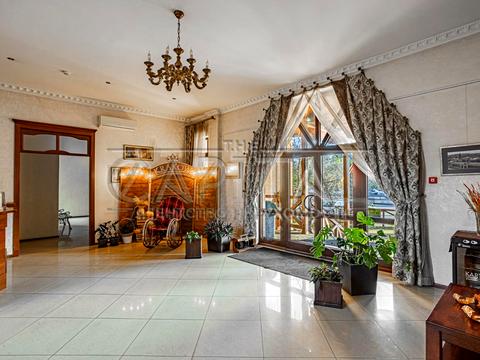 комерційна за адресою Берестейське шосе (Брест-Литовське), 8а