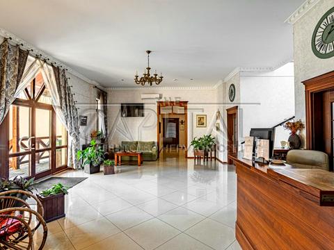 комерційна за адресою Берестейське шосе (Брест-Литовське), 8а