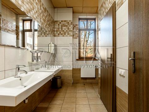 комерційна за адресою Берестейське шосе (Брест-Литовське), 8а