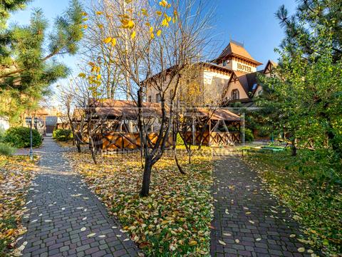 комерційна за адресою Берестейське шосе (Брест-Литовське), 8а