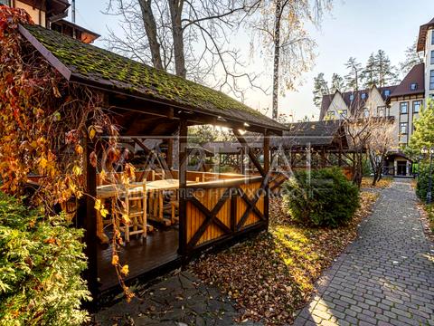 комерційна за адресою Берестейське шосе (Брест-Литовське), 8а