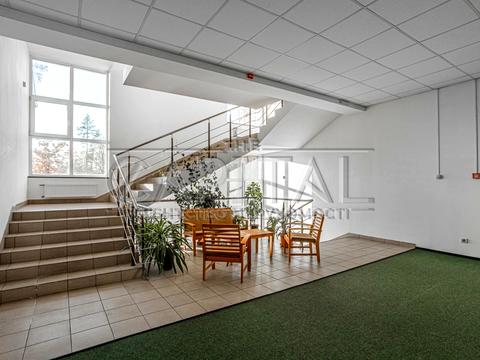 комерційна за адресою Берестейське шосе (Брест-Литовське), 8а