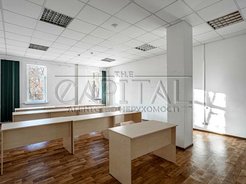 комерційна за адресою Берестейське шосе (Брест-Литовське), 8а