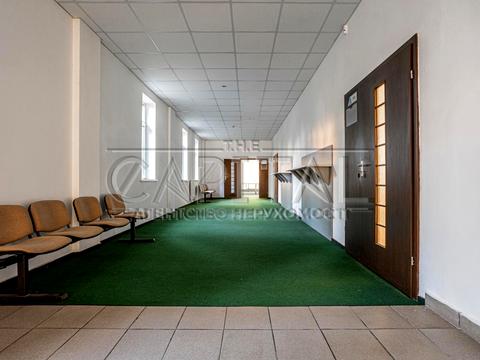 комерційна за адресою Берестейське шосе (Брест-Литовське), 8а