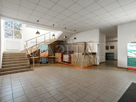 комерційна за адресою Берестейське шосе (Брест-Литовське), 8а