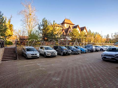 комерційна за адресою Берестейське шосе (Брест-Литовське), 8а