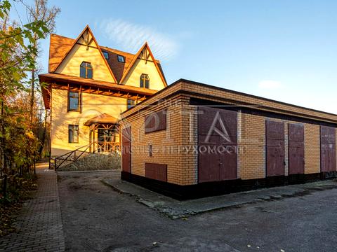 комерційна за адресою Берестейське шосе (Брест-Литовське), 8а