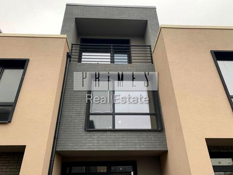 будинок за адресою Лютнева вул.