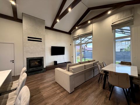 будинок за адресою Набережна, 5