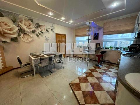 будинок за адресою Парникова вул.