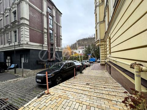 комерційна за адресою Кожум'яцька вул., 12-Ж