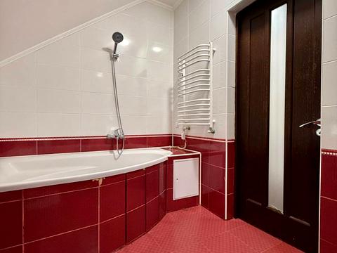 будинок за адресою Головна