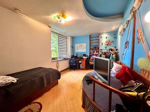 квартира за адресою Олександра Олеся вул., 24