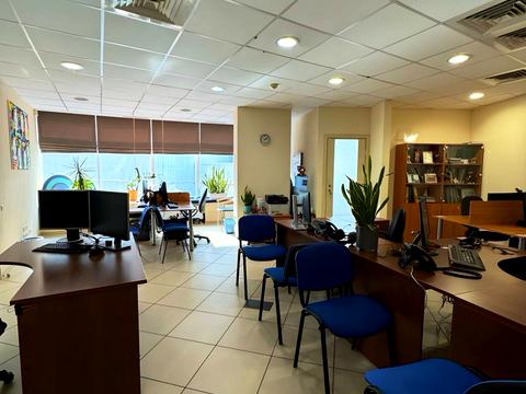 комерційна за адресою Королеви Єлизавети ІІ вул. (Глинки), 2