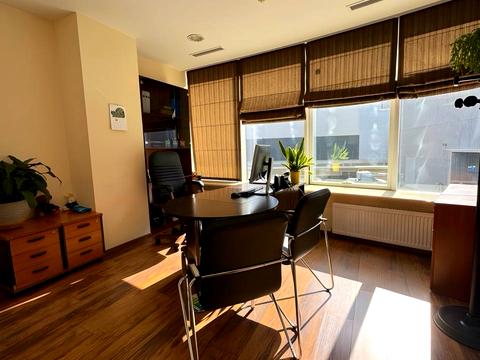 комерційна за адресою Королеви Єлизавети ІІ вул. (Глинки), 2