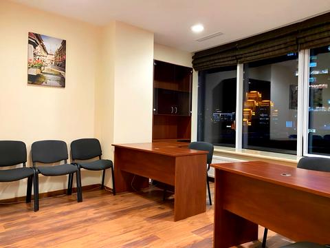 комерційна за адресою Королеви Єлизавети ІІ вул. (Глинки), 2