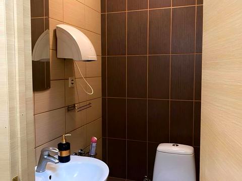 комерційна за адресою Королеви Єлизавети ІІ вул. (Глинки), 2