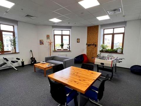 комерційна за адресою Верхній Вал вул., 10