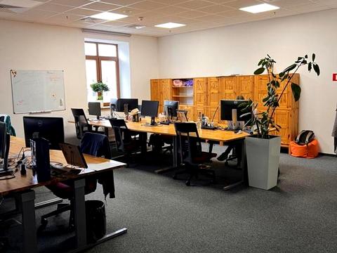 комерційна за адресою Верхній Вал вул., 10