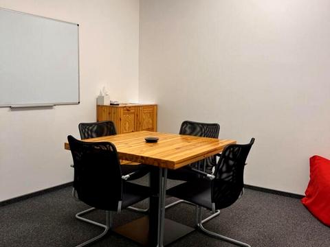 комерційна за адресою Верхній Вал вул., 10