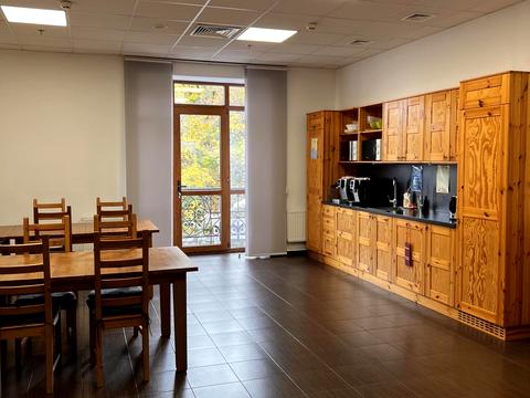 комерційна за адресою Верхній Вал вул., 10