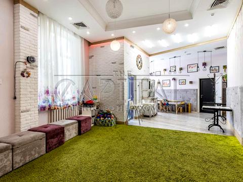 комерційна за адресою Срібнокільська вул., 12