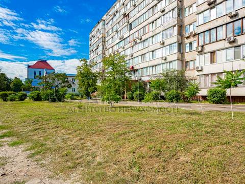 комерційна за адресою Київ, Героїв полку "Азов" вул. (Маршала Малиновського), 4