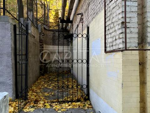 комерційна за адресою Басейна вул., 19