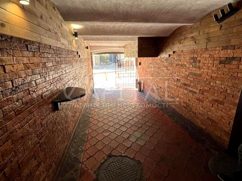 комерційна за адресою Софіївська вул., 8