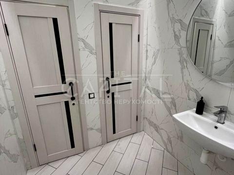 комерційна за адресою Софіївська вул., 8