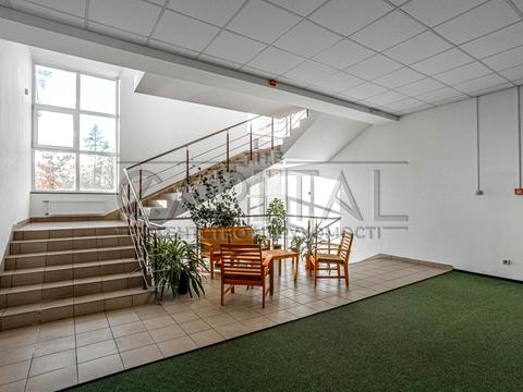 комерційна за адресою Берестейське шосе (Брест-Литовське), 8-А