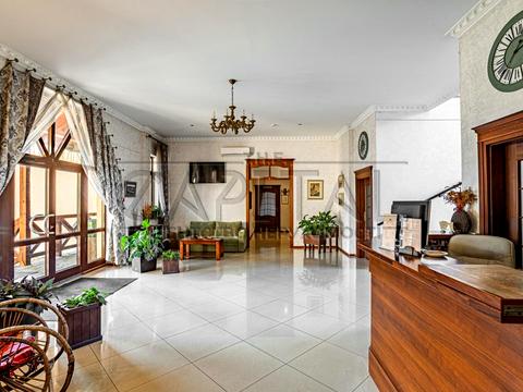 комерційна за адресою Берестейське шосе (Брест-Литовське), 8-А