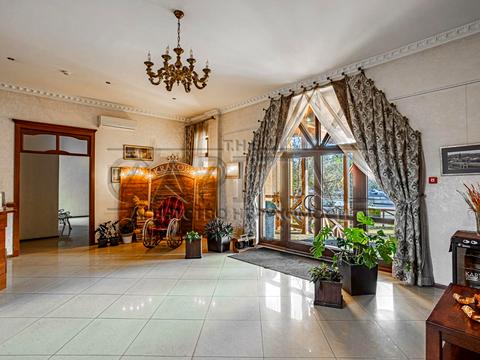 комерційна за адресою Берестейське шосе (Брест-Литовське), 8-А